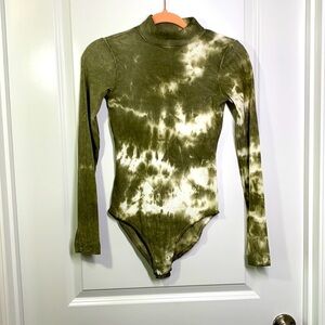 Nasty Gal -Green Tie Dye Turtleneck Bodysuit